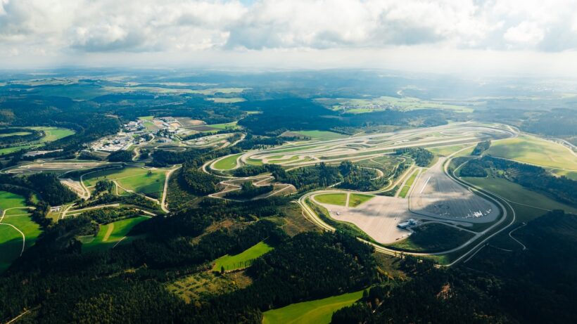 メルセデス・ベンツが誇る、試験施設「インメンディンゲン・テスト＆テクノロジーセンター」。