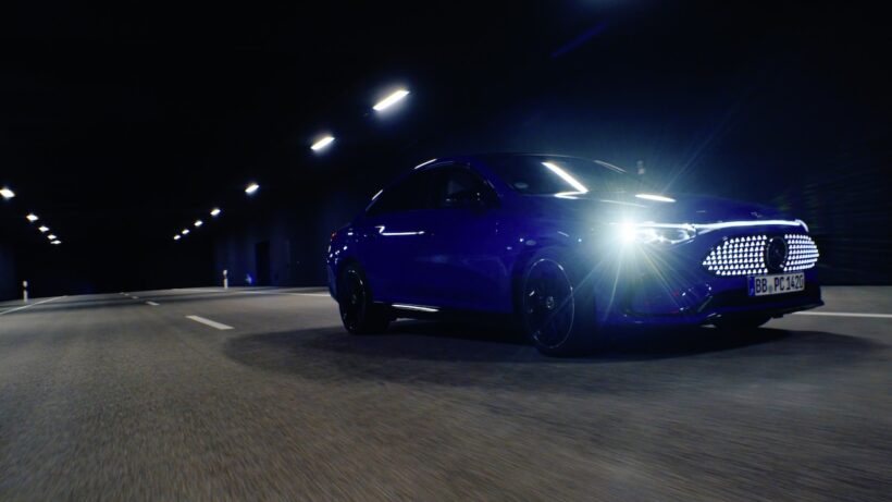 全長135メートル、高さ8メートルを誇る「ライト・テスティング・センター」は、最大5台のヘッドライトテストを実施することができる。