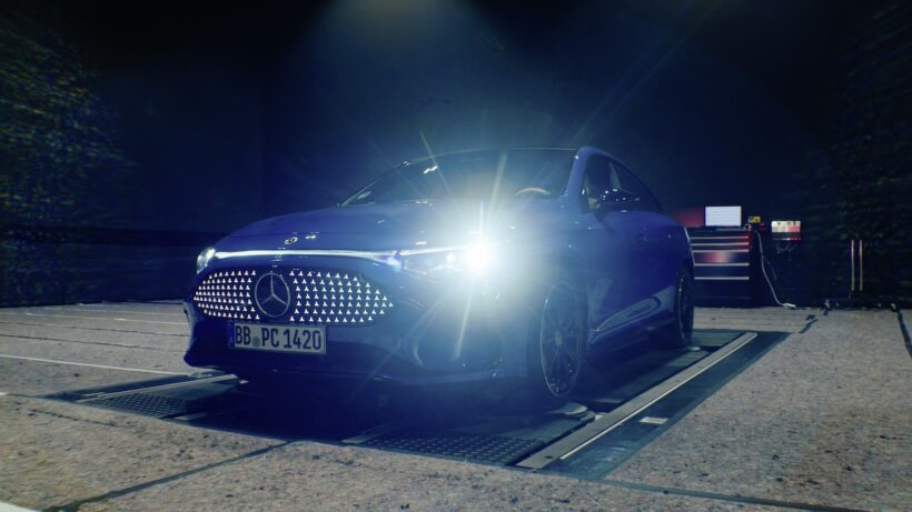 全長135メートル、高さ8メートルを誇る「ライト・テスティング・センター」は、最大5台のヘッドライトテストを実施することができる。