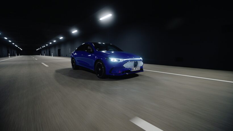 全長135メートル、高さ8メートルを誇る「ライト・テスティング・センター」は、最大5台のヘッドライトテストを実施することができる。