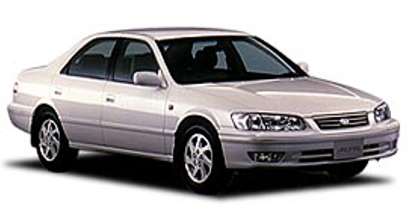 カムリのOEMモデル「アルティス」