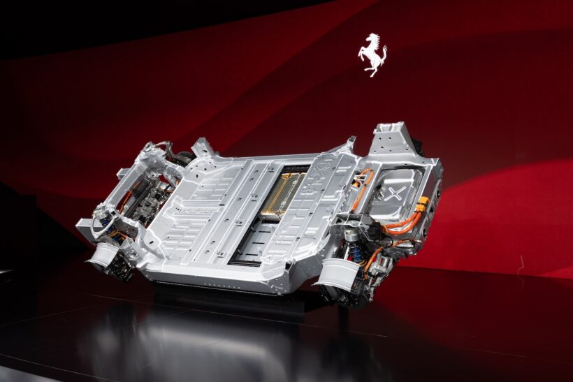 フェラーリは、キャビタル・マーケット・デイ 2025において、市販化に向けて開発されたフル電動モデル「エレットリカ」のシャシーを公開した。