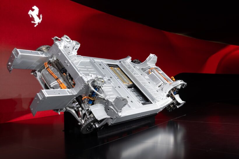 フェラーリは、キャビタル・マーケット・デイ 2025において、市販化に向けて開発されたフル電動モデル「エレットリカ」のシャシーを公開した。