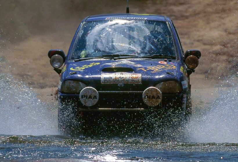 1993年のWRCサファリラリーを疾走するヴィヴィオ