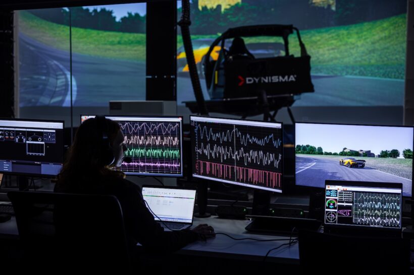 マクラーレン・テクノロジー・センターに導入された、「ダイニスマ・モーション・ジェネレーター」。