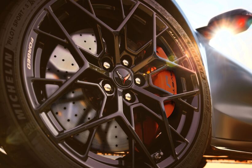 2026年モデルから販売がスタートした「シボレー コルベット ZR1X」。限定の「クエイル シルバー リミテッド エディション」が追加された。