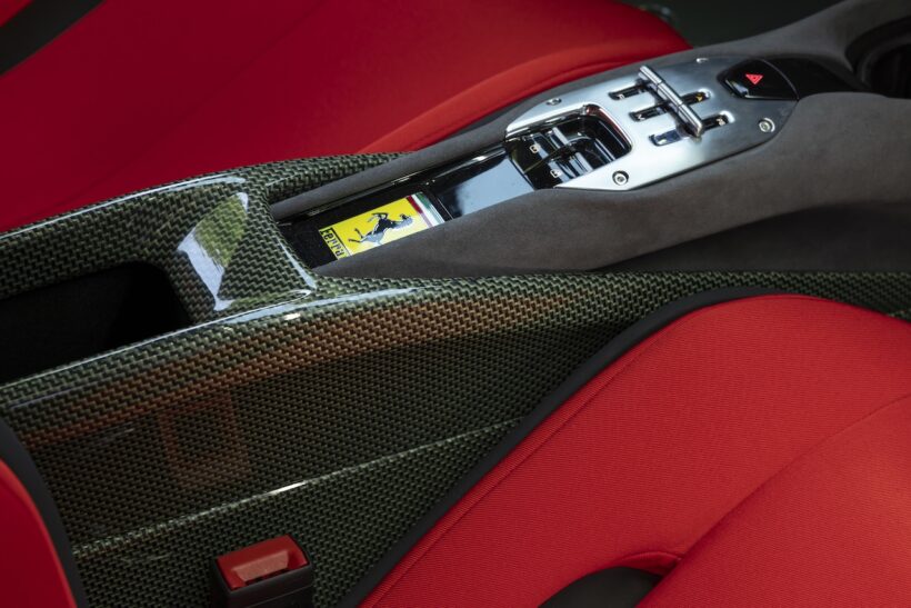 ワンオフモデル「フェラーリ SC40」のインテリア。