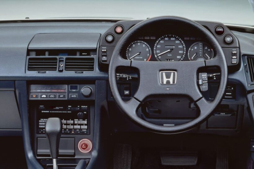ホンダ初代「レジェンド」のコクピット