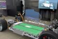 カイエン エレクトリックから、ポルシェは一体型フロアプレートした、「ポルシェ・ワイヤレス・チャージング・システム」を導入する。