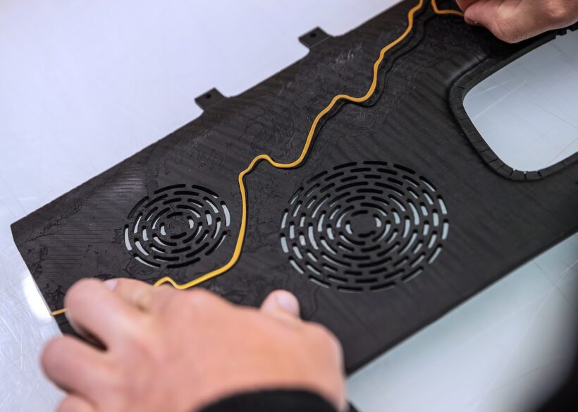 「ロールス・ロイス ファントム センテナリー」の製作風景。