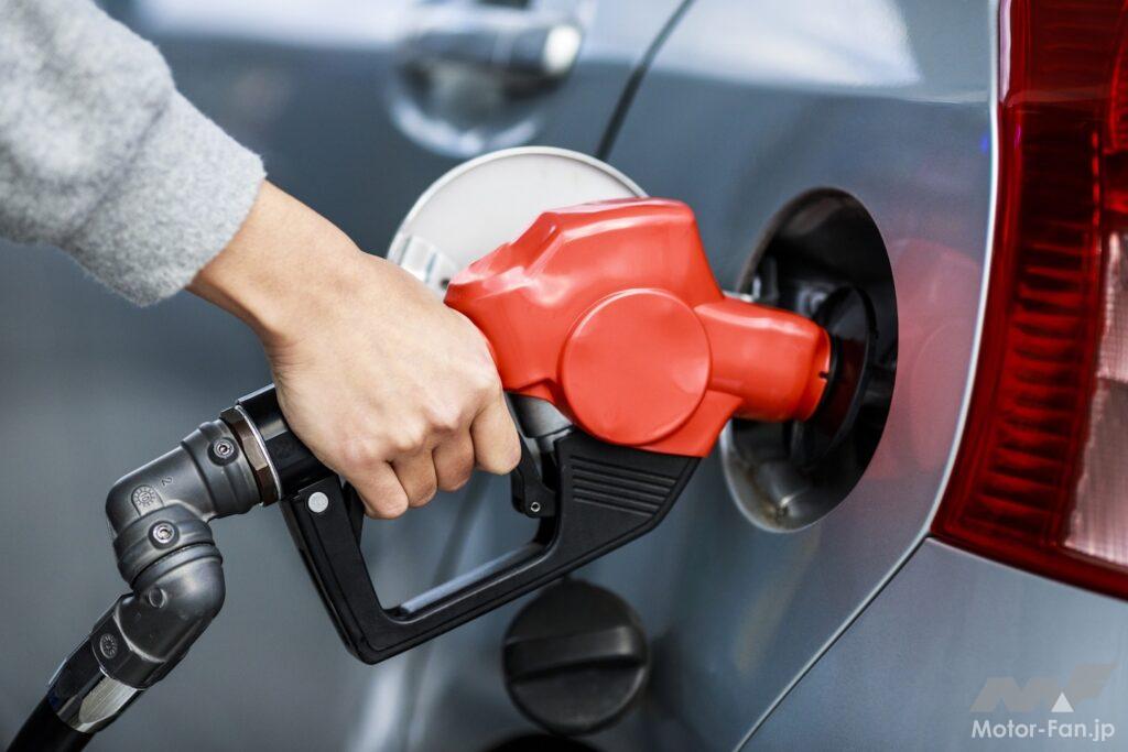 給油している画像