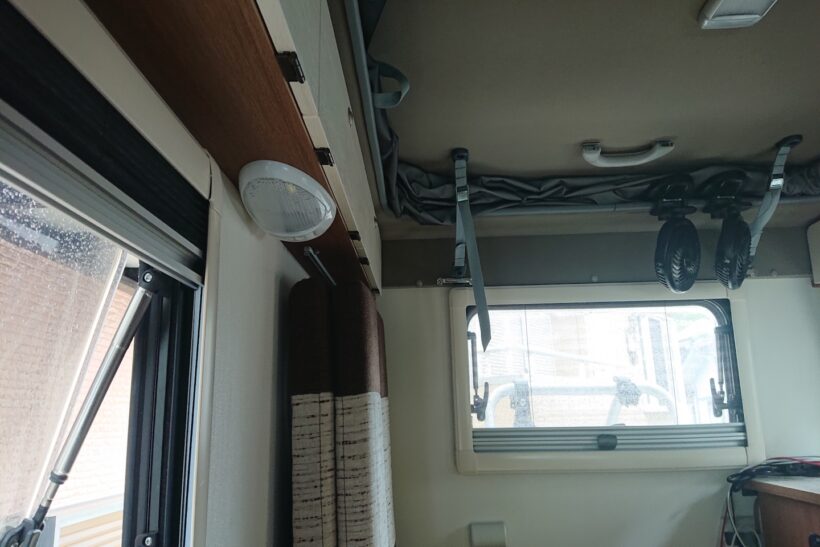 軽キャンプカー内装の写真