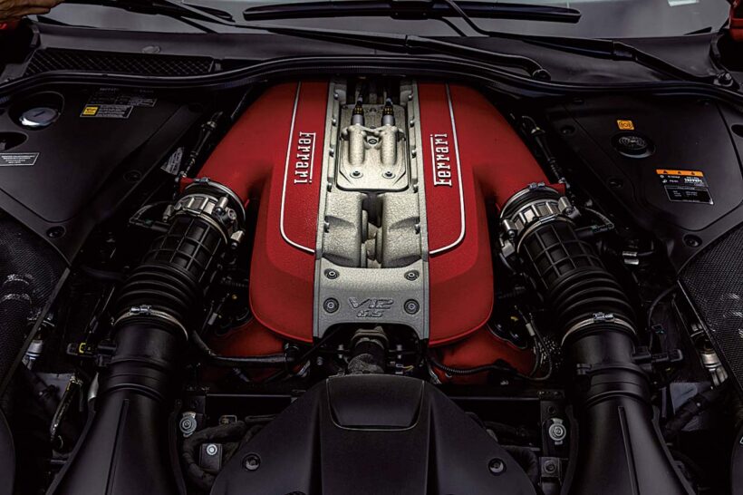 F12の6.3リッターから6.5リッターへと排気量を拡大し、インテークシステムなどを改良したF140GA。最大トルクの80％を3500rpmから発揮する。レブリミットは8500rpm。