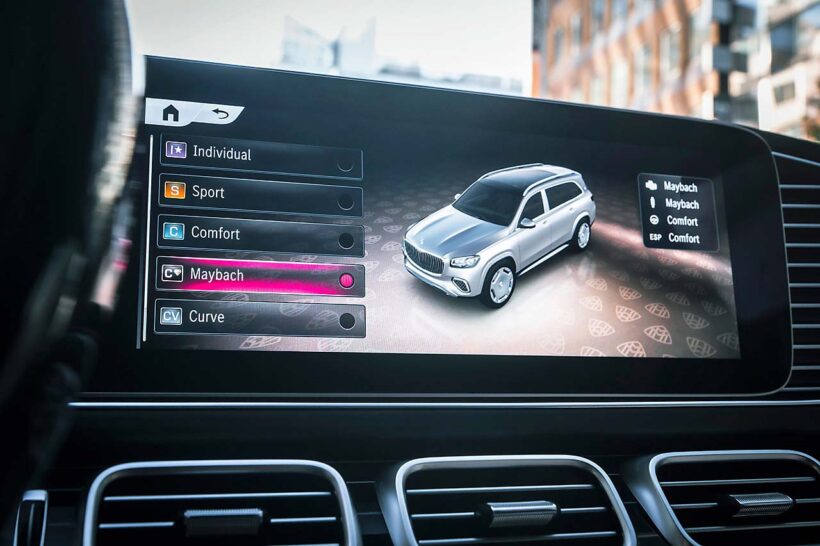 走行モードは「コンフォート」が標準、ほか「スポーツ」「マイバッハ」「カーブ」「インディビジュアル」の5つが用意される。なお、「マイバッハ」は後席の快適性を重視して足まわりやエンジンレスポンスをソフトに制御、「カーブ」はコーナリング時のロールを最大限抑制する。