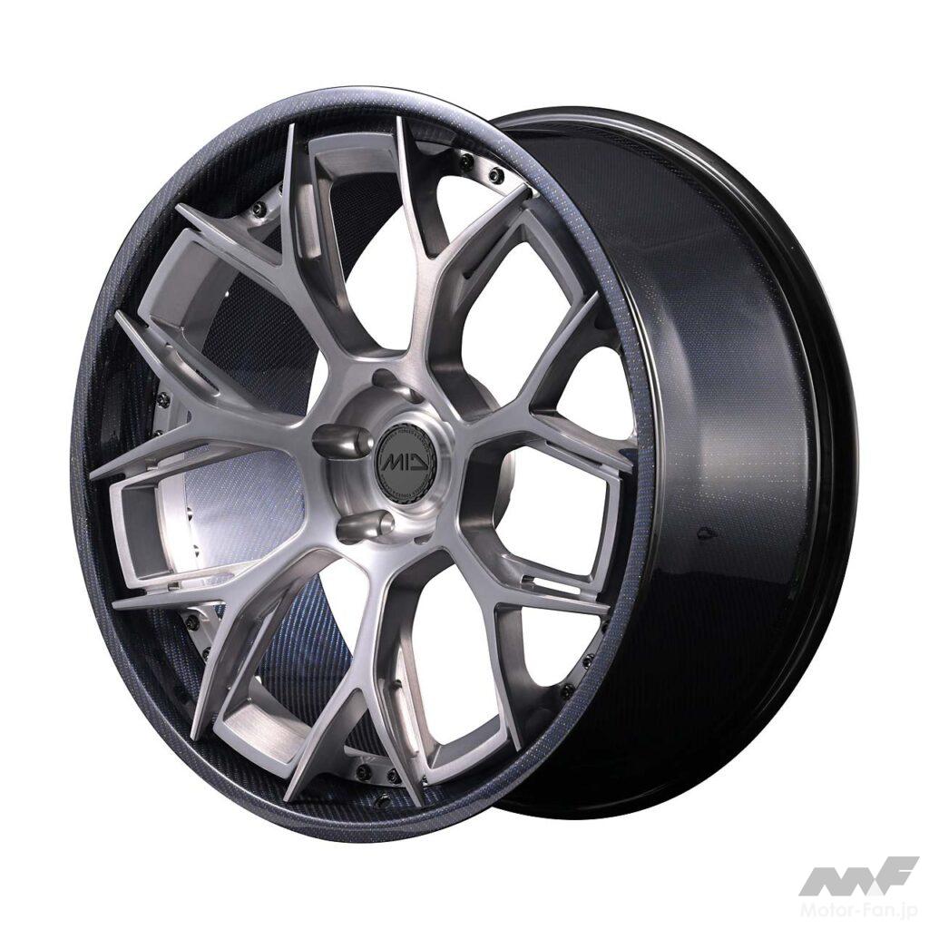 【ES-07M】スポークサイドに大胆なホールを設けた10本(2×5)デザインのES-025S、さらに複雑かつ立体的なダブルYスポークを表現したES-025CS、2×7のダブルYスポークを成立させたES-07Mという3つのデザインが存在する。装着車両やサイズによってディテールを変更することが可能であり、色味や仕上げなども多種多様だ。3つのデザインをベースとしながら、唯一無二のホイールを手に入れることができる。