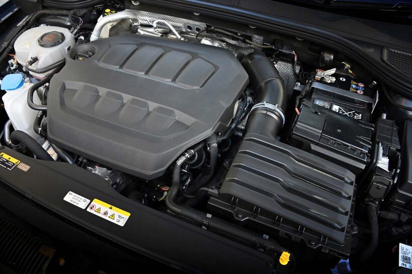 E888エンジンファミリーとして最も高出力な333PSを発生する2.0リッター直4ターボを搭載。トランスミッションは7速DCTだ。
