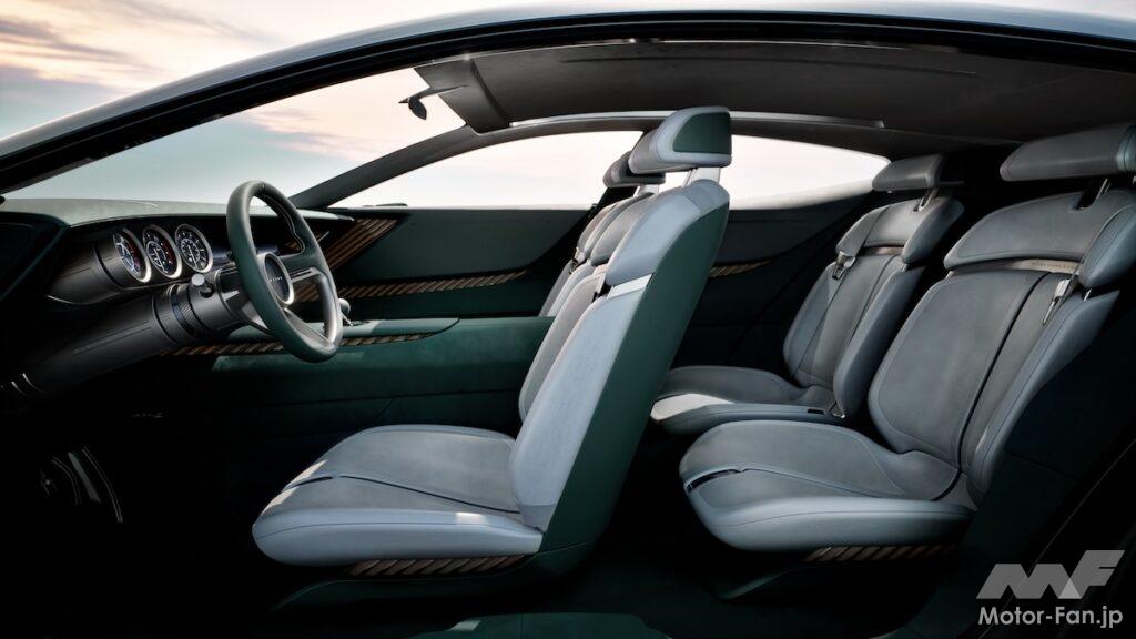 久々のロータリーエンジン搭載モデルは、4ドアスポーツクーペとなった。リヤはRX-8のような観音開きではなく前ヒンジだ。