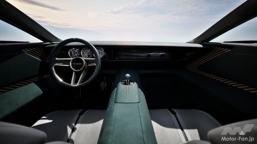 久々のロータリーエンジン搭載モデルは、4ドアスポーツクーペとなった。リヤはRX-8のような観音開きではなく前ヒンジだ。