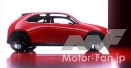 傾斜が強めのリヤがコロコロとした愛らしいデザインの印象を加速させる。ドアミラーはカメラ型が採用された。