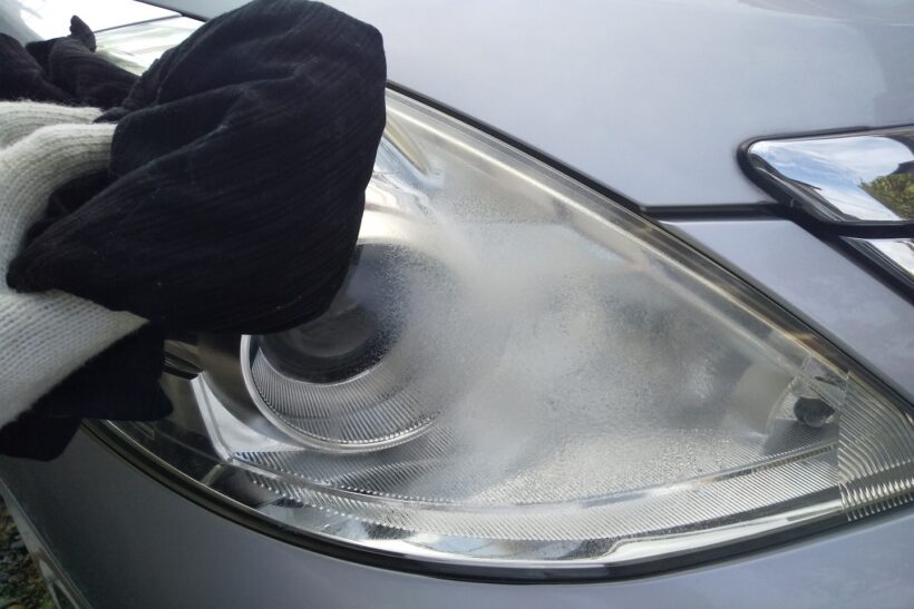 ヘッドライトを保護している写真