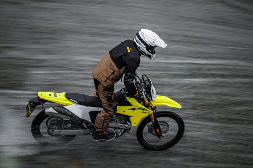 まるで優しいパワー特性!? いやいや、かなりの本格派!? スズキDR-Z4Sを