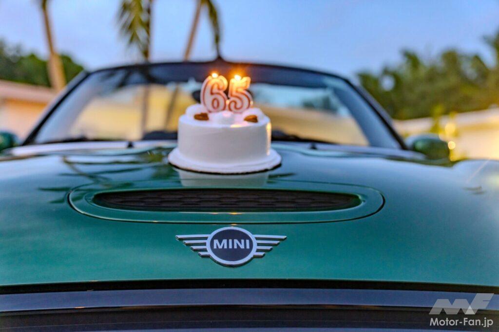 最新のMINIのエンブレム。円=ホイールはエンジニアリングの緻密さを、翼は自由と俊敏さを象徴する。