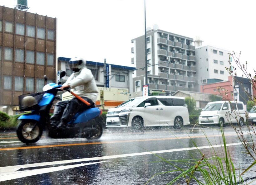 Rain_riding_001b