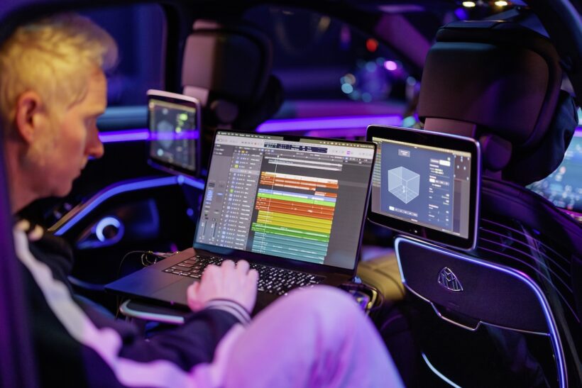 メルセデス・マイバッハ S 680のリヤキャビンに搭載された「クラフテッド・イン・ア・メルセデス・ベンツ」。