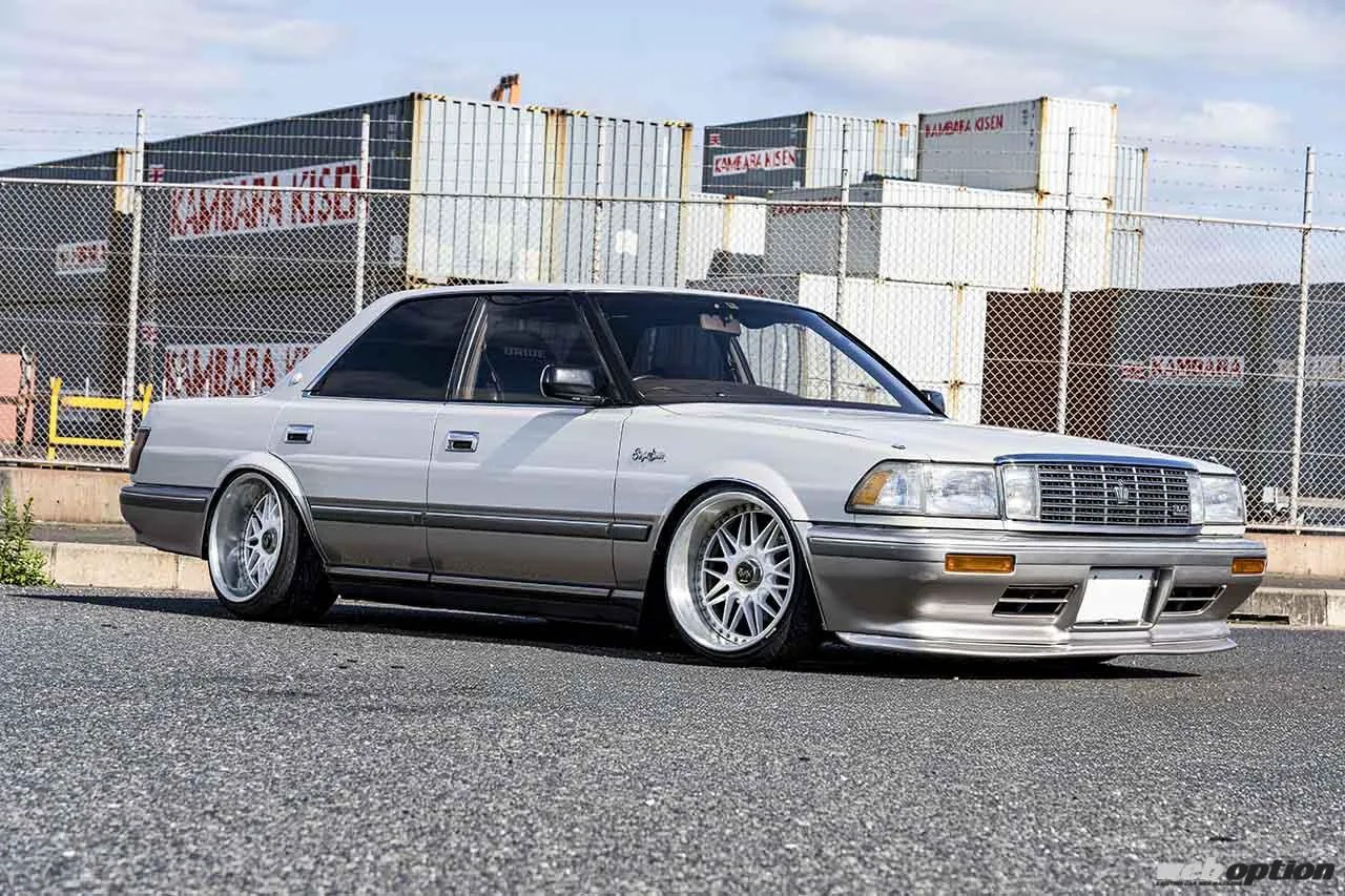 いつかはクラウン”が今、サイドを引く！」往年の名セダンで突き進む