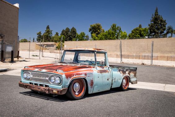 「テスラのエンジニアの愛車はレアなトヨタ車!?」V8エンジン搭載のカッ飛び昭和トラックを自作！