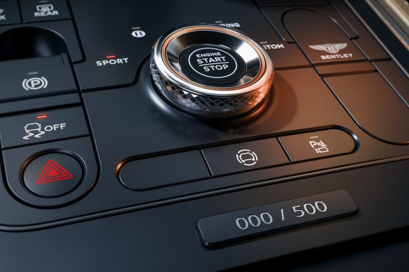 「ベントレー スーパースポーツ」のコクピット。