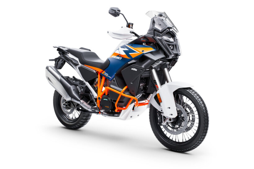 剛性を高めたフレームに新世代LC8エンジンを搭載！KTM 1390 Super