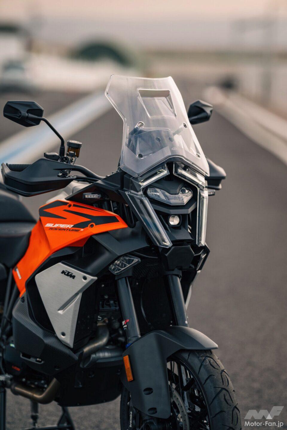 剛性を高めたフレームに新世代LC8エンジンを搭載！KTM 1390 Super