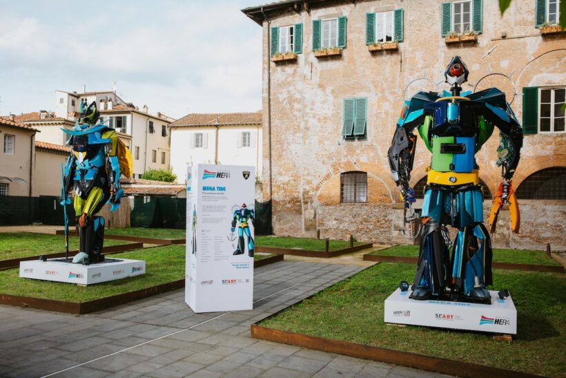 ヘラ・グループのアートラボ「SCART」プロジェクトとのコラボレーションで完成した、6体のロボット。