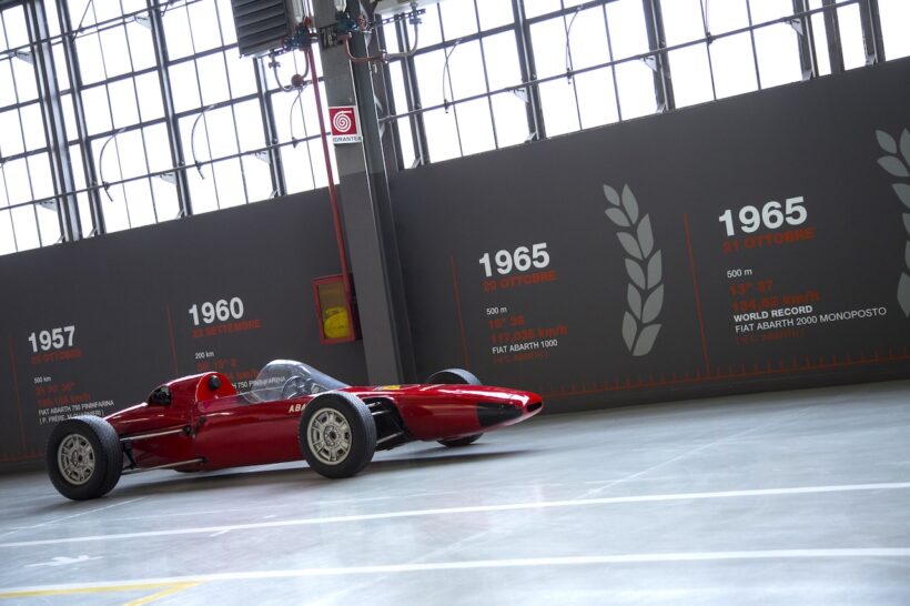 様々な世界記録樹立した「アバルト 1000」をオマージュした、「ブレイル アバルト 1000 クロノグラフ」。