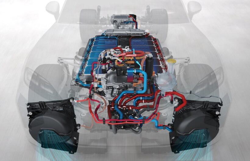 非接触充電システムながらも90%以上の効率を確保。さらに、心配される安全性に関しても、二重三重の対策が採られている。