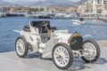 1900年、自動車愛好家のエミール・イェリネックのオーダーによって誕生した「メルセデス 35 HP」は、初めて「メルセデス」の名称が採用された。