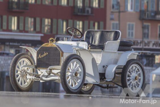 1900年、自動車愛好家のエミール・イェリネックのオーダーによって誕生した「メルセデス 35 HP」は、初めて「メルセデス」の名称が採用された。