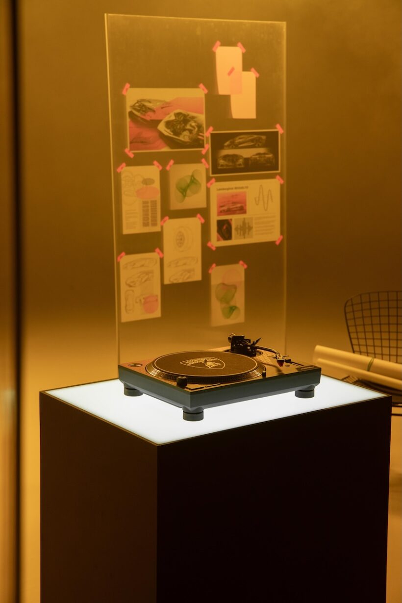 パナソニックのハイファイオーディオブランド「テクニクス（Technics）」のターンテーブル。