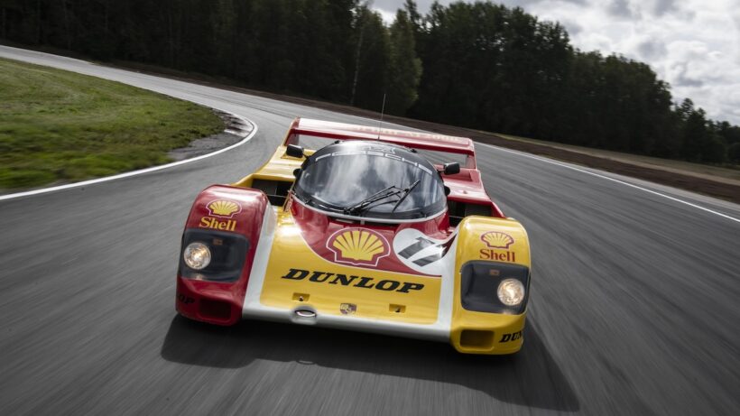 マンタープ・パークで、憧れのグループC「ポルシェ 962C」をドライブしたスウェーデン王室のカール・フィリップ王子。