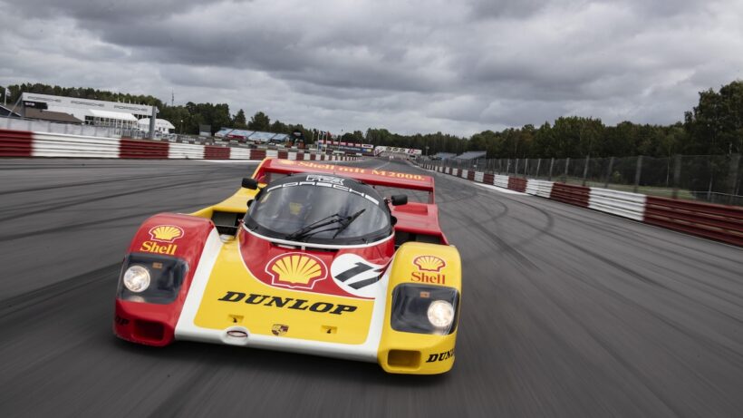 マンタープ・パークで、憧れのグループC「ポルシェ 962C」をドライブしたスウェーデン王室のカール・フィリップ王子。