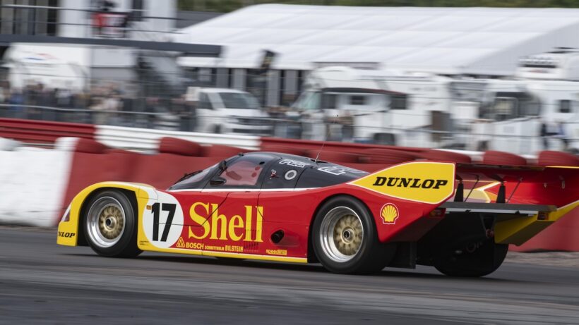 マンタープ・パークで、憧れのグループC「ポルシェ 962C」をドライブしたスウェーデン王室のカール・フィリップ王子。