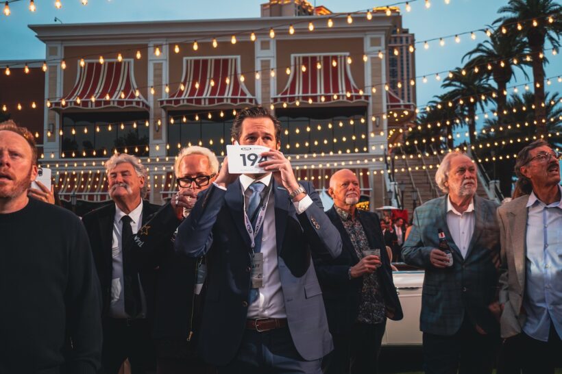 オークションは、ラスベガスのウィン・ホテルで行われた「amfARチャリティ・ガラ」内で実施された。