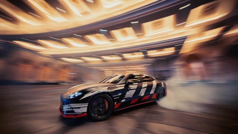 ラスベガスに「メルセデス AMG GT 4ドアクーペ」が持ち込まれ、ブラッド・ピットが参加して大規模な撮影が行われた。