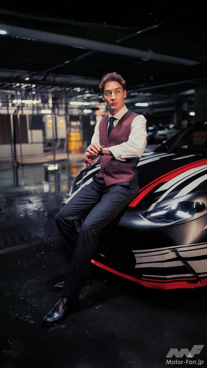 撮影に参加したF1ドライバーのジョージ・ラッセル。