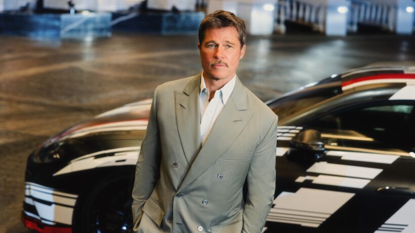 「メルセデス AMG GT 4ドアクーペ」の撮影に参加したブラット・ピット。