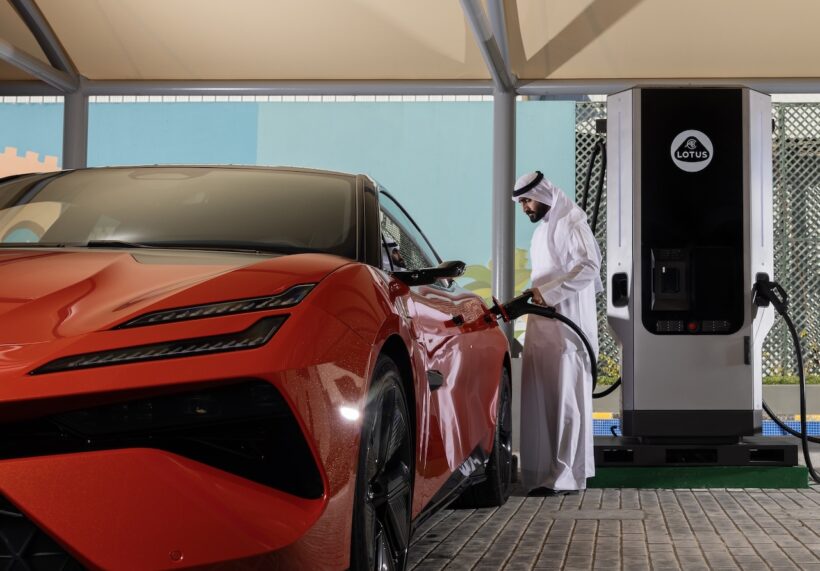 ロータスはフル電動サルーン「エメヤ」がクウェートにおいて、最高充電記録を樹立したと発表した。