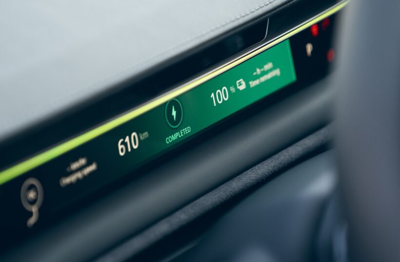 ロータスはフル電動サルーン「エメヤ」がクウェートにおいて、最高充電記録を樹立したと発表した。