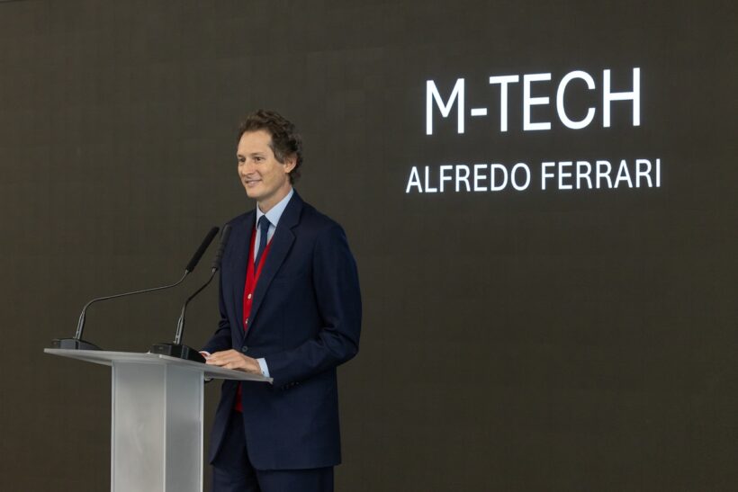 マラネロのフェラーリ本社で行われた発表会には、ジョン・エルカン会長をはじめ、周辺自治体の首長が出席した。