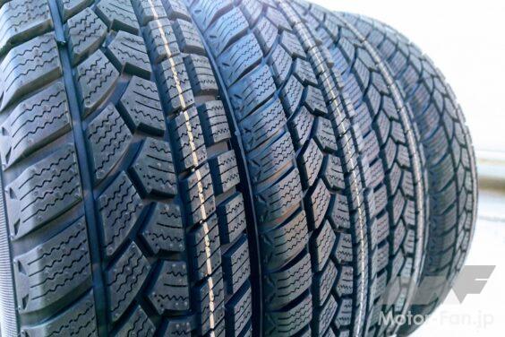 スタッドレスタイヤの写真